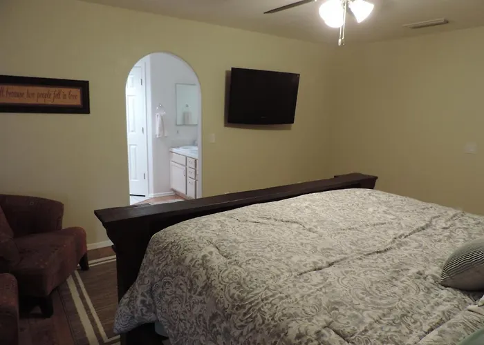 Trendy Southside Beauty With Rv Access *